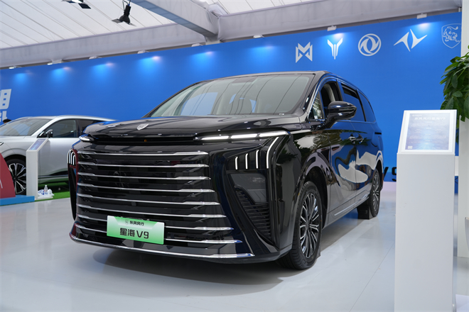 武網(wǎng)現(xiàn)場(chǎng)這輛MPV火了！5.2米車(chē)長(zhǎng)藏“空間